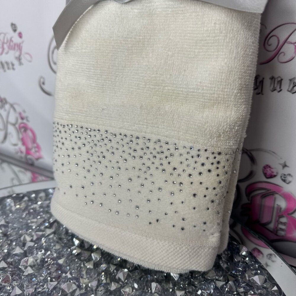 Glitz + glimmer towels crystal Elegant White set 2 Silver Accents bling diamonds - Picture 4 of 6
